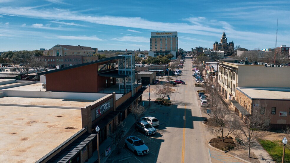 More Photos Of 314 E Hickory St, Denton Freestanding For Lease