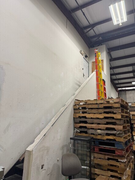 More Photos Of 280 W Central Blvd, Cape Canaveral Manufacturing For Lease