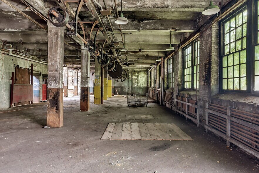 More Photos Of 203 Pratt St, Buffalo Manufacturing For Sale