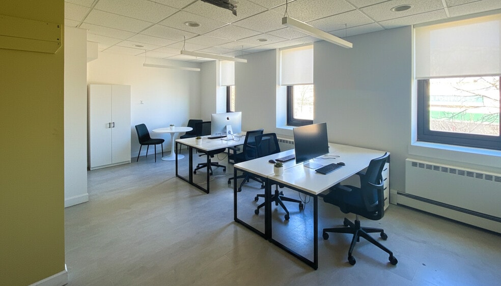 More Photos Of 2928 Ditmars Blvd, Astoria Storefront Retail Office For Lease
