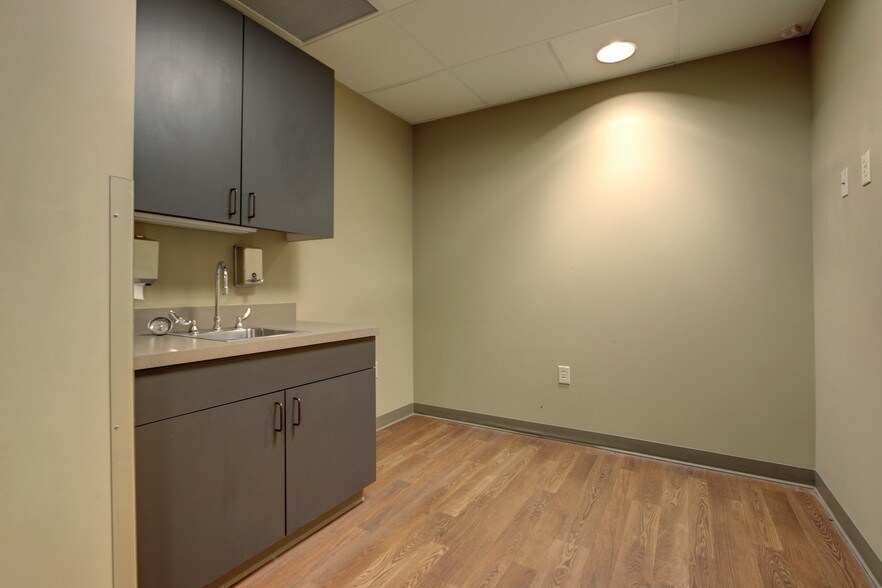 More Photos Of 9441 Huron St, Thornton Medical For Lease