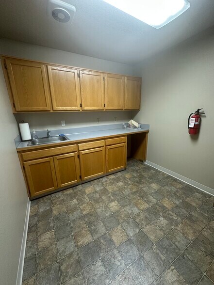 More Photos Of 259 SW 1st Ave, Canby Office For Lease