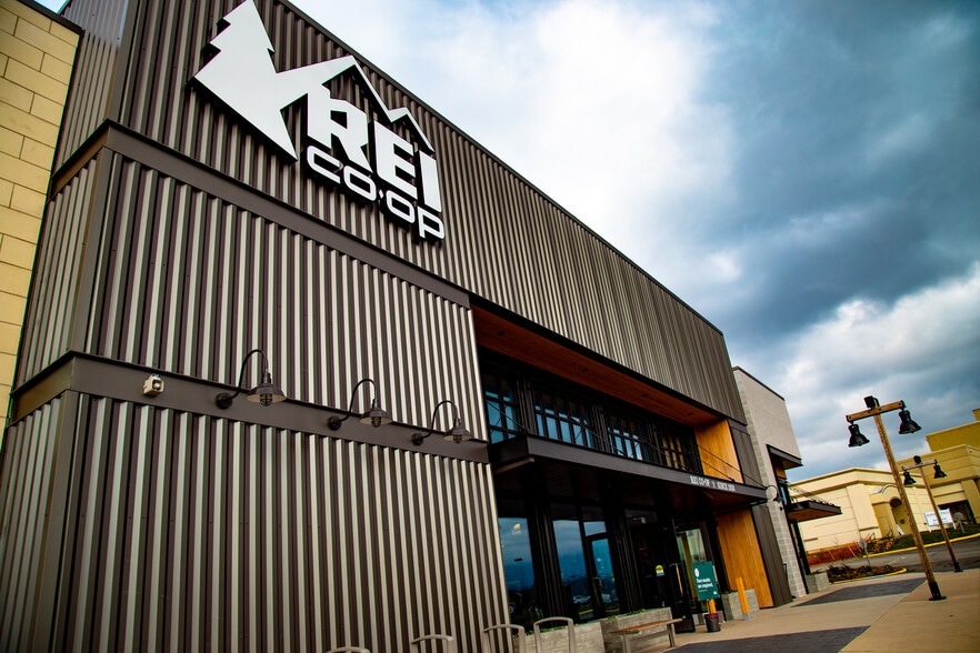 More Photos Of 2655 Teaster Ln, Pigeon Forge Unknown For Lease