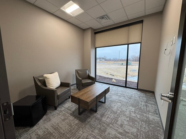 More Photos Of 645 Sandpiper Trl, Cottage Grove Warehouse For Sale