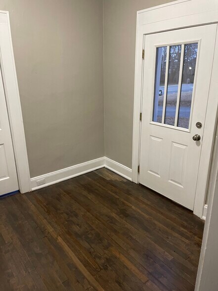 More Photos Of 490 S Perry St, Lawrenceville Office Residential For Lease