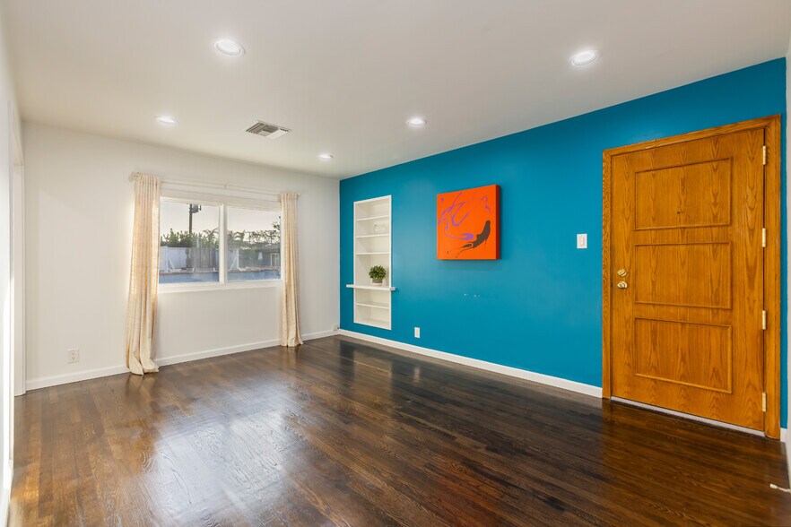 More Photos Of 811 E Nutwood St, Inglewood Apartments For Sale