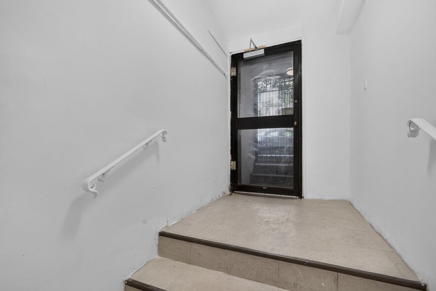 More Photos Of 60 Plaza St E, Brooklyn Apartments For Sale