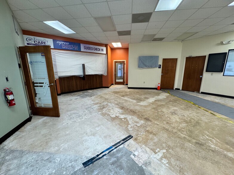 More Photos Of 6500 Fort Caroline Rd, Jacksonville Unknown For Lease