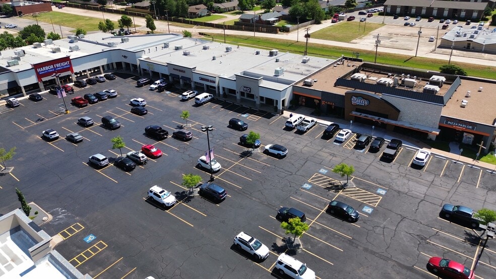 More Photos Of 9412-9494 N May Ave, Oklahoma City Unknown For Lease