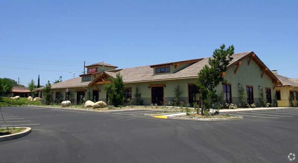 More Photos Of 853 Auto Center Dr, Palmdale Unknown For Lease