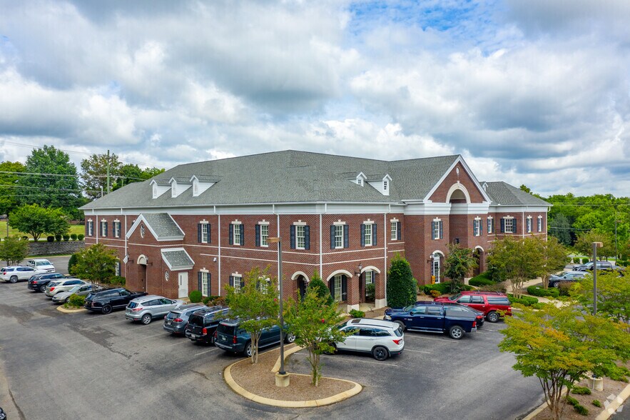 More Photos Of 100 Country Club Dr, Hendersonville Medical For Lease