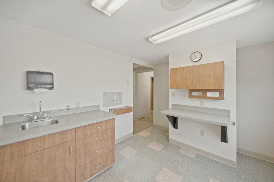More Photos Of 2533 Sheridan Dr, Tonawanda Office For Sale