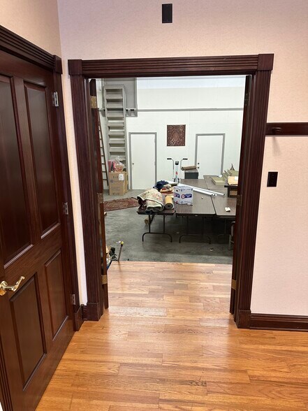 More Photos Of 1236 E Washington St, New Castle Showroom For Sale