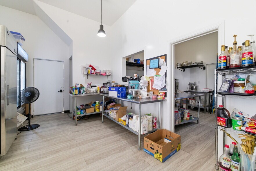 More Photos Of 1219 Merchant St, Ambridge Flex For Sale