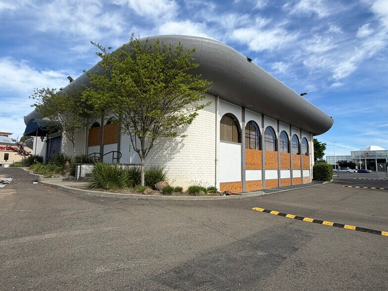 More Photos Of 1800 Arden Way, Sacramento Bank For Lease