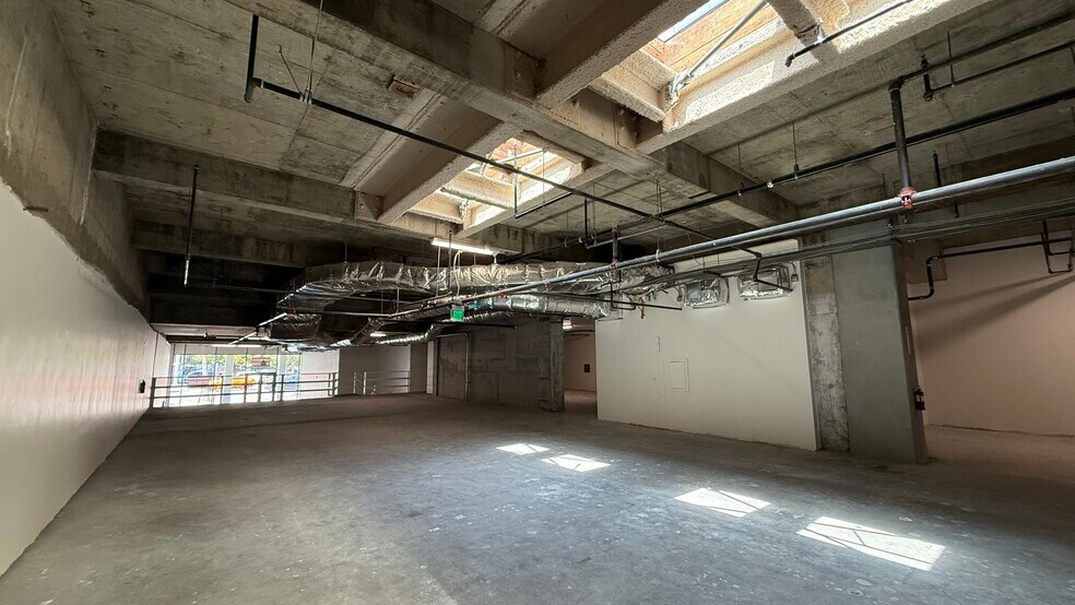 More Photos Of 9300 Wilshire Blvd, Beverly Hills Office For Sale