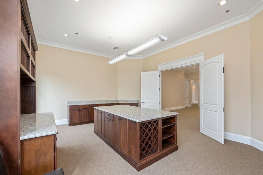 More Photos Of 3201 Heritage Plantation Blvd, Laurel Hill Office For Sale