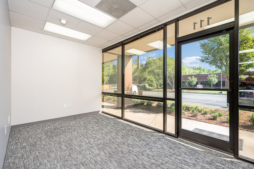 More Photos Of 1805 Sardis Rd N, Charlotte Unknown For Lease