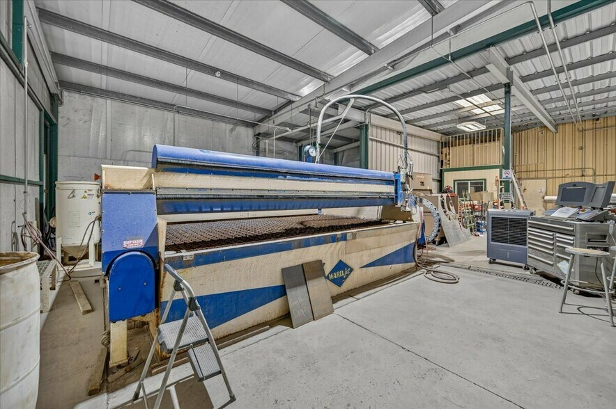 More Photos Of 149 Ashland ave, Lindsay Industrial For Sale