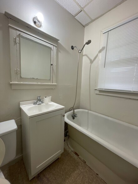 More Photos Of 255 Oakland Ave, Council Bluffs Apartments For Sale