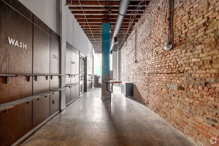 More Photos Of 221 S Tryon St, Charlotte Storefront Retail Office For Sale