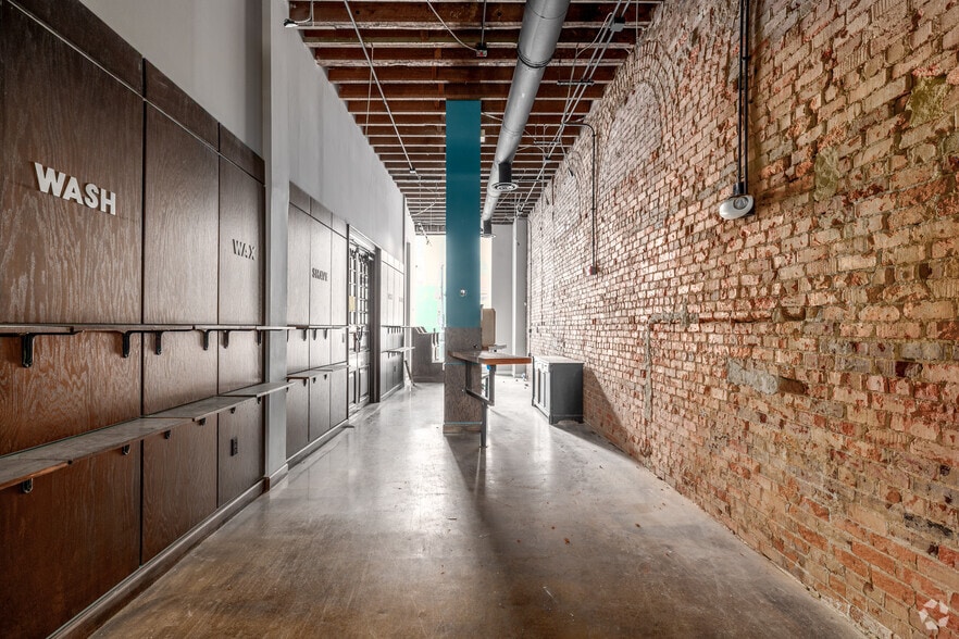 More Photos Of 221 S Tryon St, Charlotte Storefront Retail Office For Sale