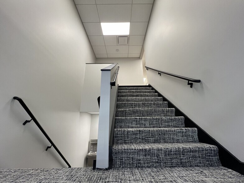 More Photos Of 20902 Mack Ave, Grosse Pointe Office For Lease