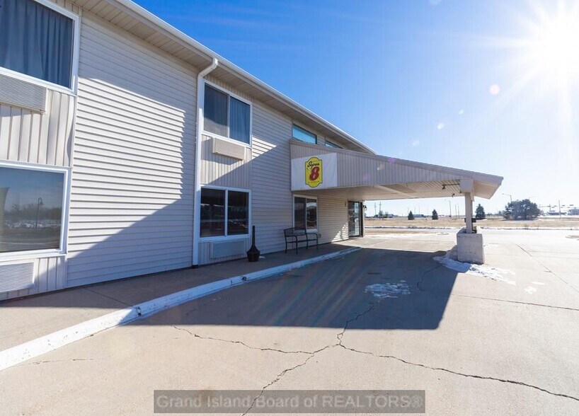 More Photos Of 3205 S Locust St, Grand Island Hotel For Sale