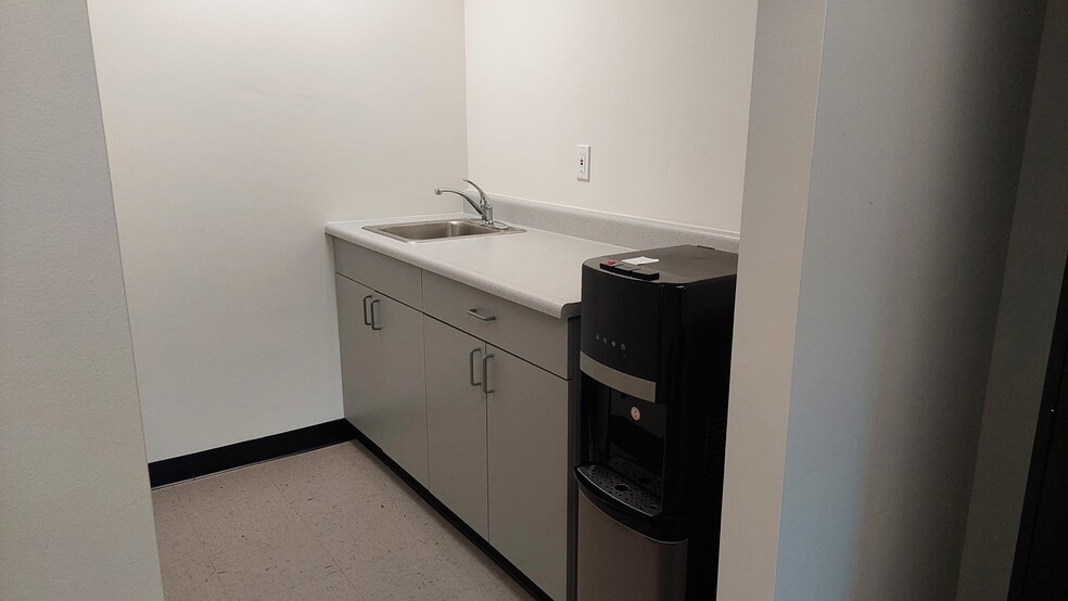 More Photos Of 900 Cummings Ctr, Beverly Medical For Lease