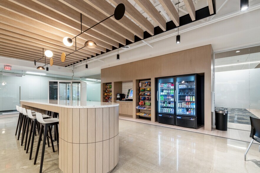 More Photos Of 501 Pennsylvania Pky, Indianapolis Office For Lease