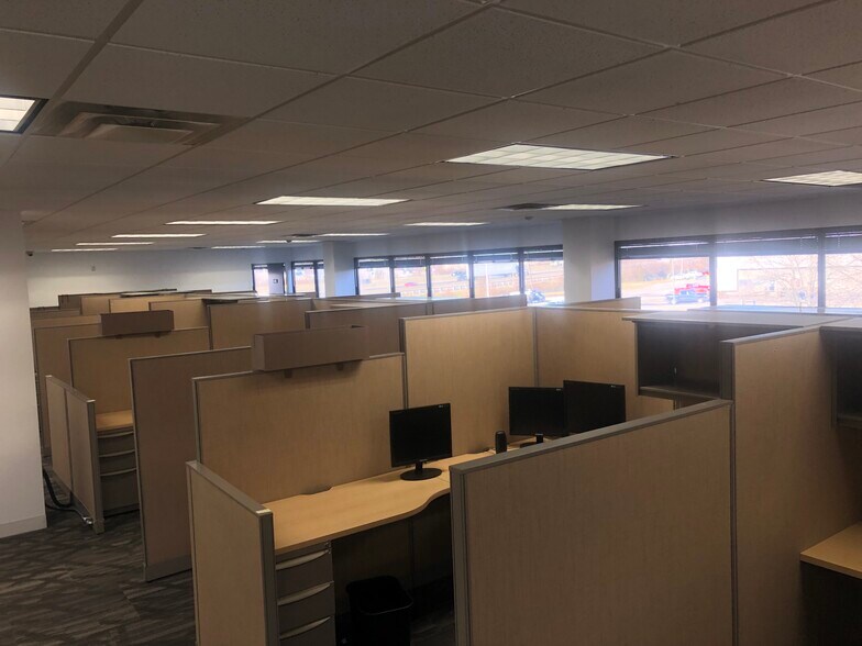 More Photos Of 7900 Tanners Gate Ln, Florence Office For Lease