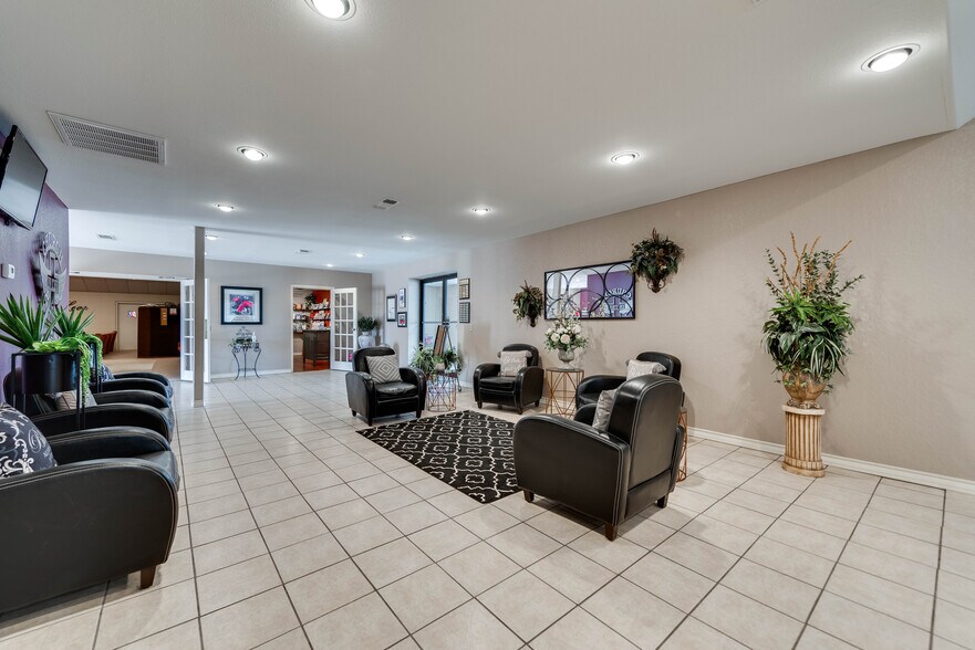 More Photos Of 1001 Austin St, Midland Religious Facility For Sale