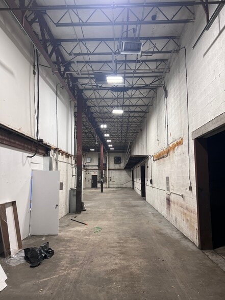 More Photos Of 8501-8585 Atlas Dr, Gaithersburg Warehouse For Lease