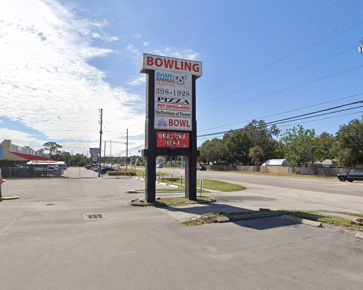 More Photos Of 11411 Starkey Rd, Largo General Retail For Lease