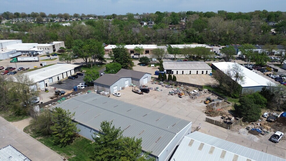 More Photos Of 9289 Swanson Blvd, Clive Warehouse For Lease