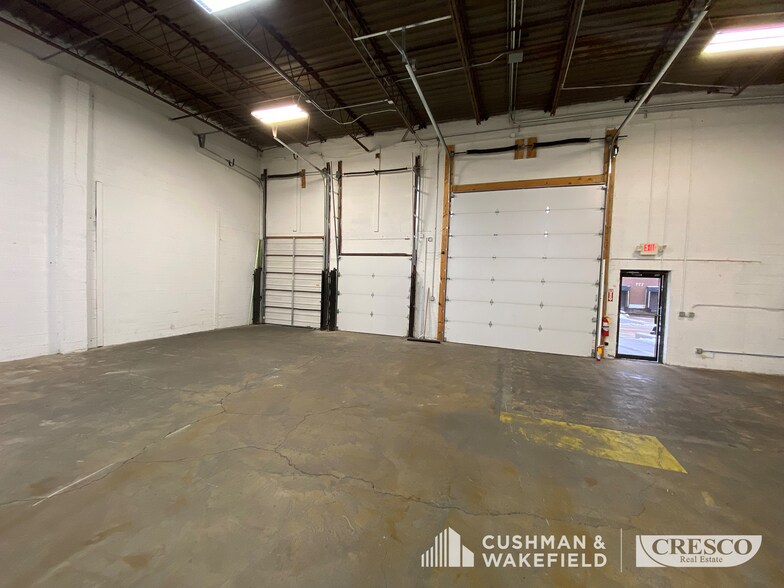 More Photos Of 6519-6565 Eastland Rd, Brook Park Warehouse For Lease