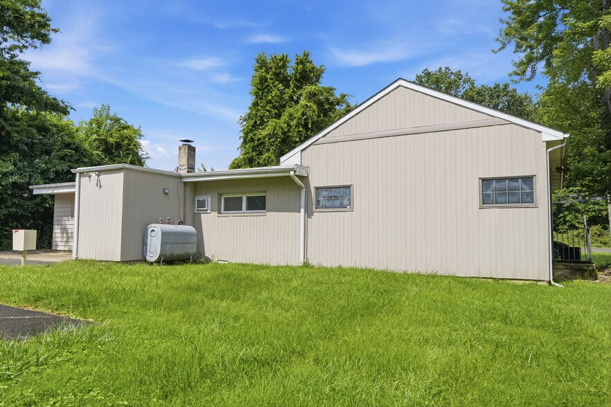 More Photos Of 3157 Mechanicsville Rd, Eddington Medical For Sale