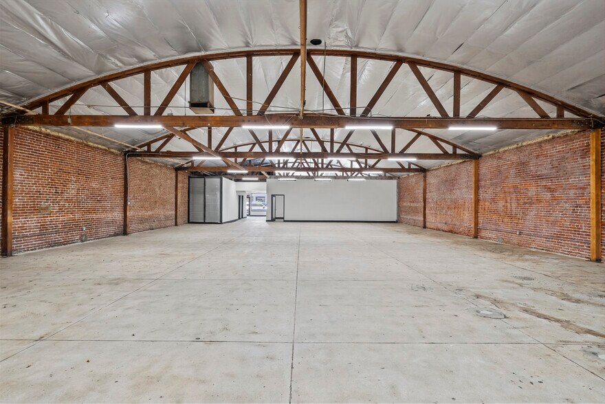 More Photos Of 236 W 18th St, Los Angeles Warehouse For Sale