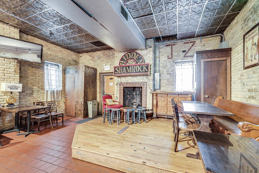 More Photos Of 2723 N Halsted St, Chicago Bar For Sale