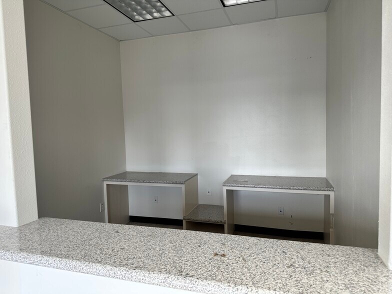 More Photos Of 900 W Jackson Ave, Pasadena Unknown For Lease