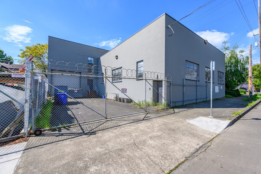 More Photos Of 2014 SE 9th Ave, Portland Warehouse For Sale