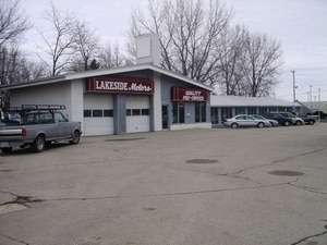 Primary Photo Of 712 Hwy 18 E, Clear Lake Auto Dealership For Sale