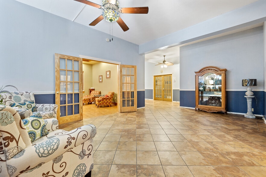 More Photos Of 603 N River St, Hot Springs Hotel For Lease