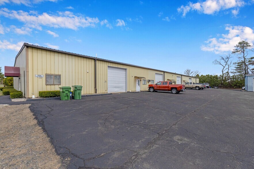 More Photos Of 11 Herman Dr, Simsbury Light Manufacturing For Sale