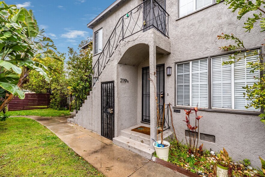 More Photos Of 2117 Stewart St, Santa Monica Apartments For Sale