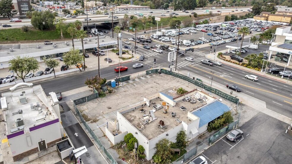 More Photos Of 15554 Roscoe Blvd, Van Nuys Fast Food For Lease