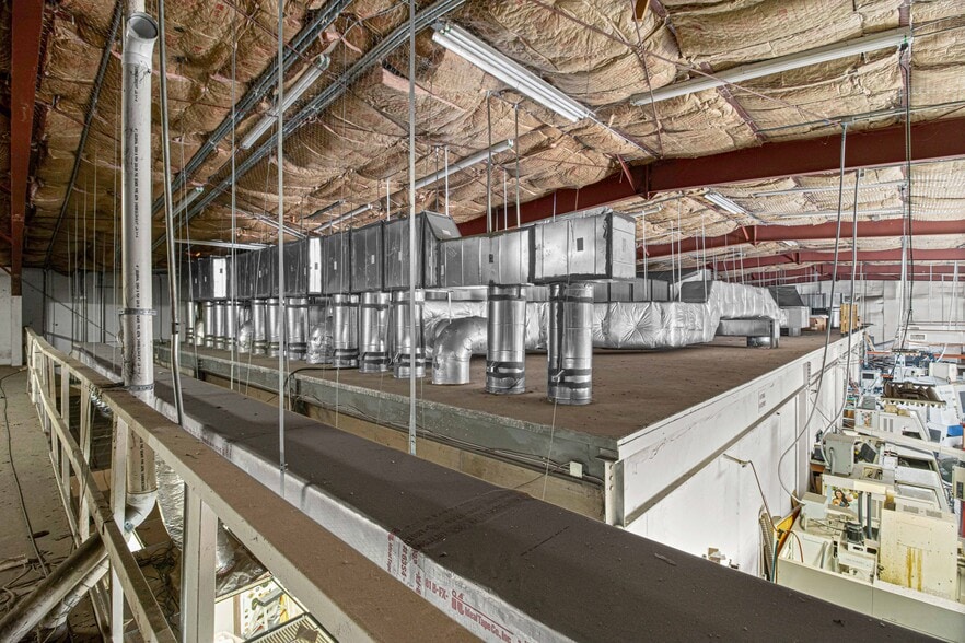 More Photos Of 1031 NE 16th St, Ocala Manufacturing For Lease