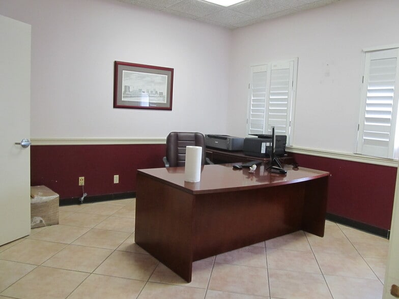 More Photos Of 3719 Leeland St, Houston Warehouse For Lease