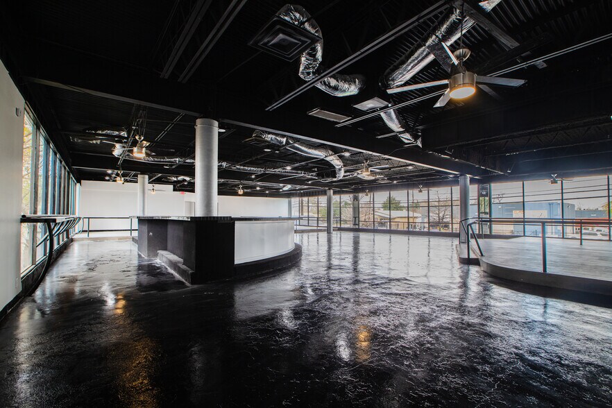 More Photos Of 802 Crosstimbers, Houston General Retail For Sale