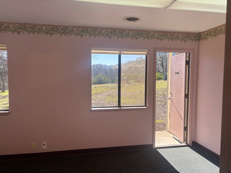 More Photos Of 5106 Hill Rd E, Lakeport Medical For Lease